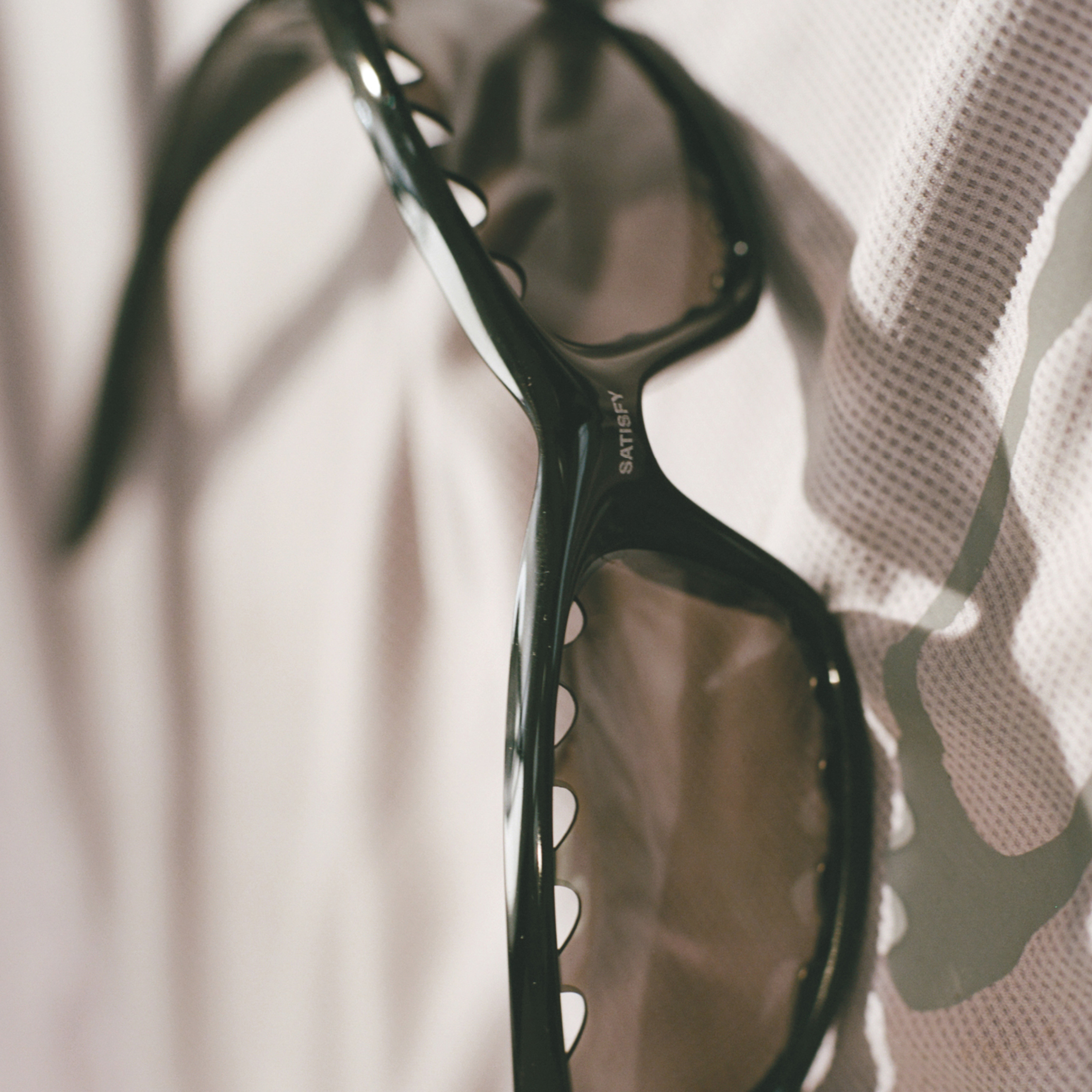 Equipment for Our World:生きるスキルを磨くSATISFY® & Oakley® Equipment for Our World:生きるスキルを磨くSATISFY® & Oakley®